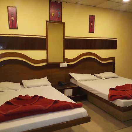 hotel diplomat inn New Delhi Buitenkant foto