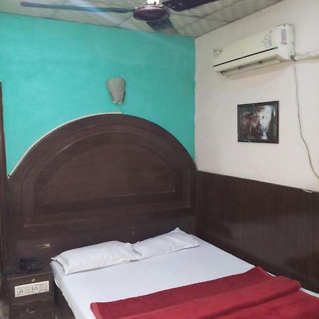 hotel diplomat inn New Delhi Buitenkant foto