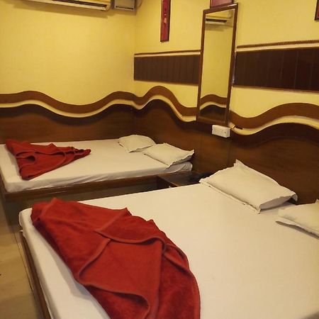 hotel diplomat inn New Delhi Buitenkant foto