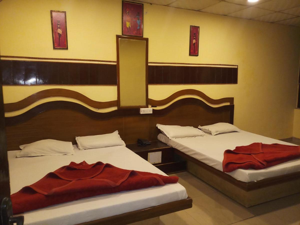 hotel diplomat inn New Delhi Buitenkant foto