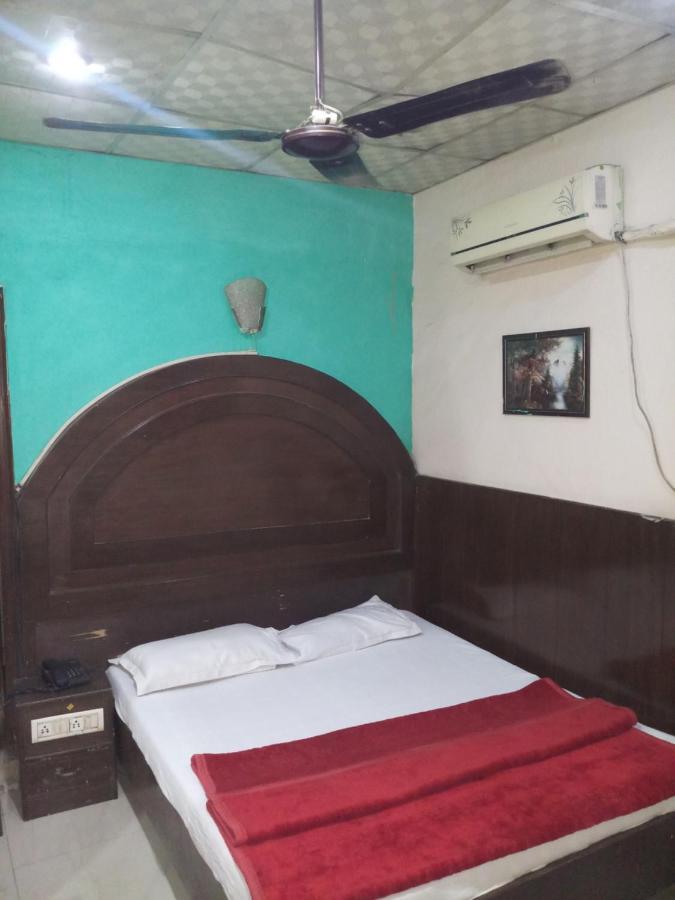hotel diplomat inn New Delhi Buitenkant foto
