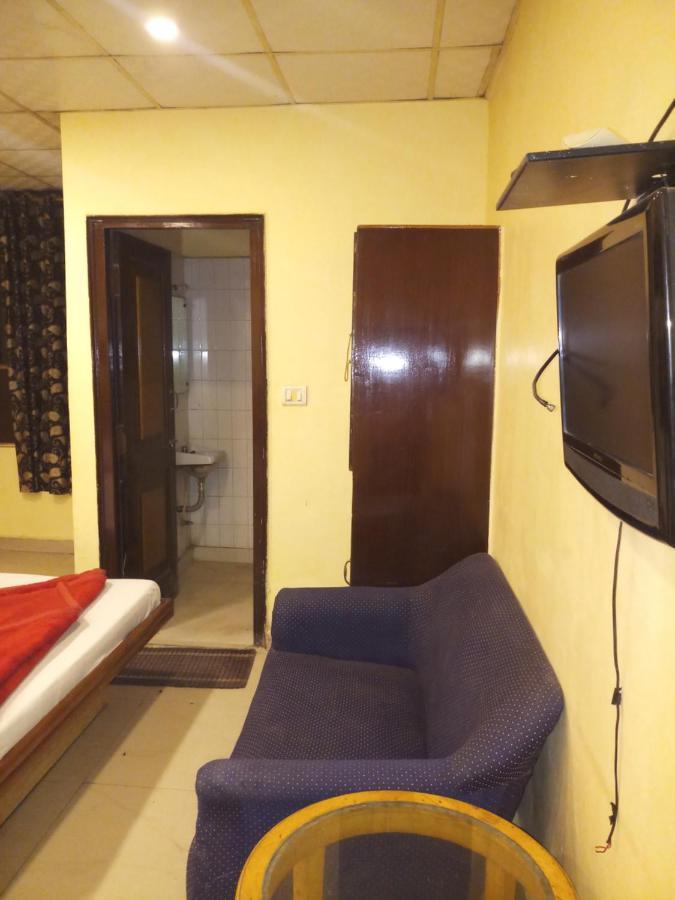 hotel diplomat inn New Delhi Buitenkant foto