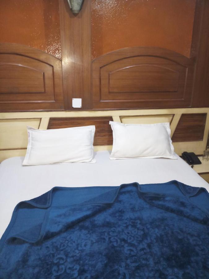 hotel diplomat inn New Delhi Buitenkant foto