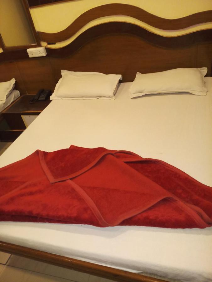 hotel diplomat inn New Delhi Buitenkant foto